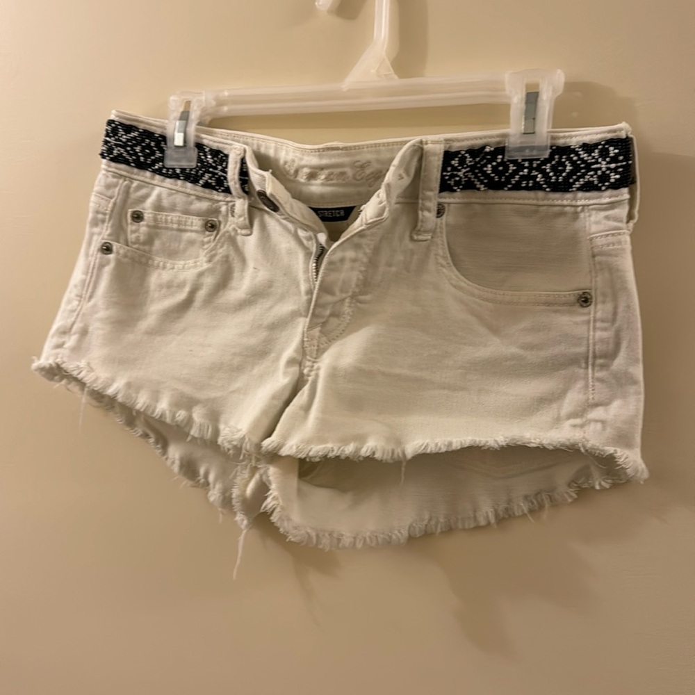 American Eagle size 4 stretch white shorts